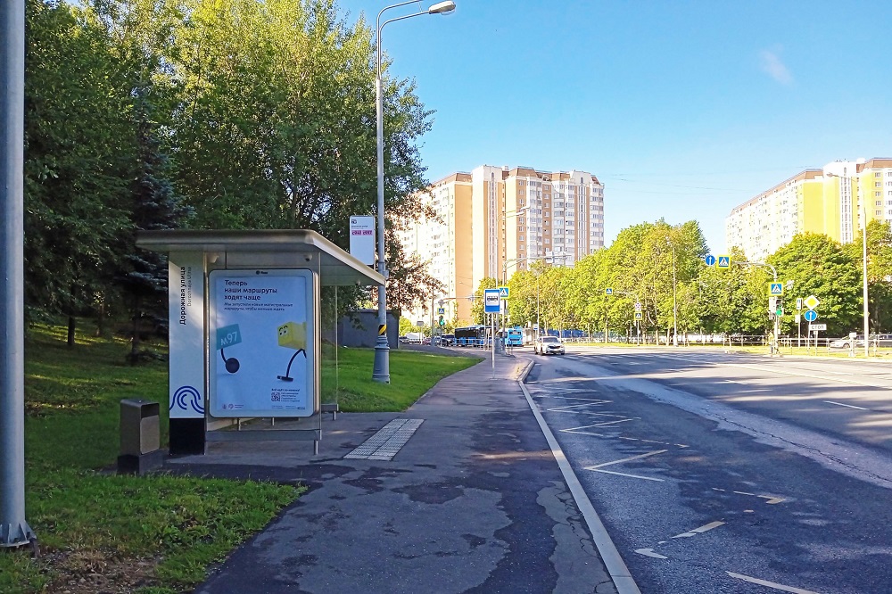 Фотография рекламного носителя, тип: Остановка 1.8x1.2, адрес: Дорожная ул., ост. Дорожная ул., поз.2, Москва, Россия. Сторона Б №1066100