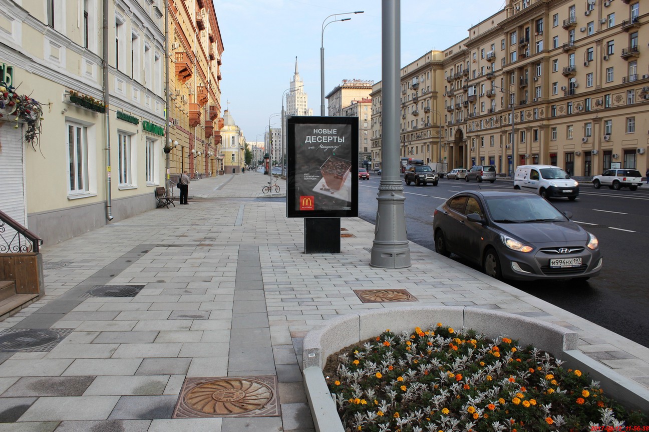 Фотография рекламного носителя, тип: Ситиформат 1.8x1.2, адрес: Садовая-Черногрязская ул., д.20, Москва, Россия. Сторона В1-В5 №558728