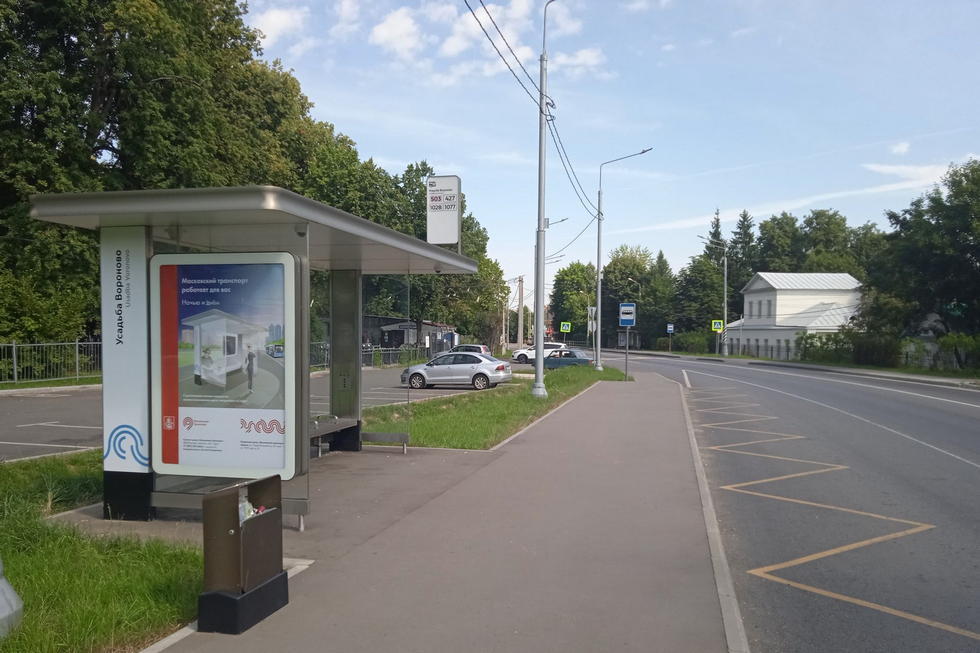 Фотография рекламного носителя, тип: Остановка 1.8x1.2, адрес: Калужское ш., ост. Усадьба "Вороново", поз.2, Москва, Россия. Сторона Б №996468