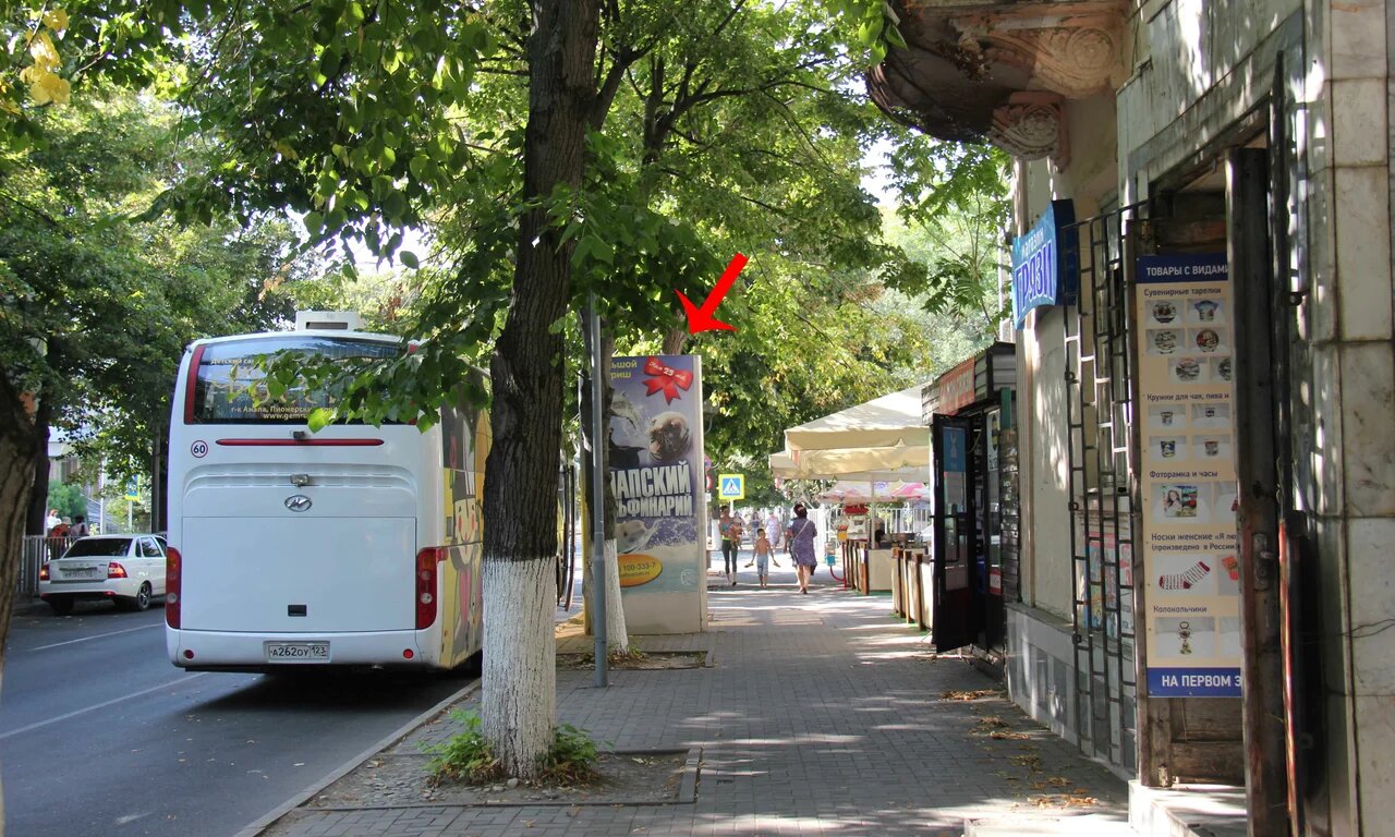 Фотография рекламного носителя, тип: Пиллар 3x1.4, адрес: Ленина ул., ост. «Гор. поликлиника», Анапа, Краснодарский край, Россия. Сторона Б №785008