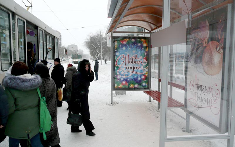 Фотография рекламного носителя, тип: Остановка 1.8x1.2, адрес: Дружбы ул., д.62а, Новокузнецк, Кемеровская область, Россия. Сторона А2 №668012