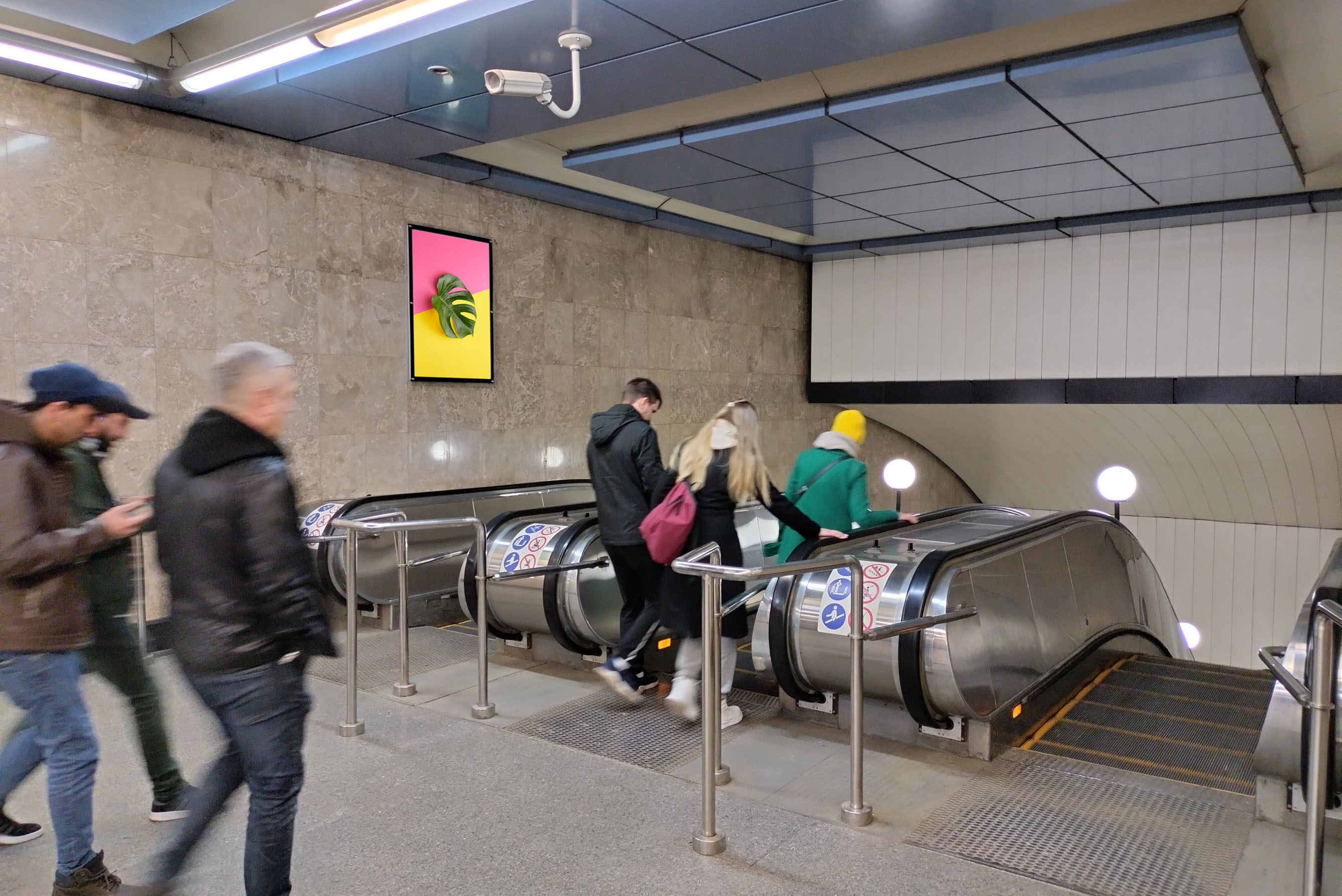 Фотография рекламного носителя, тип: Кристалайт, адрес: Станция метро «Выставочная», линия Филёвская, Москва, Россия. Сторона/вариант A №1055126