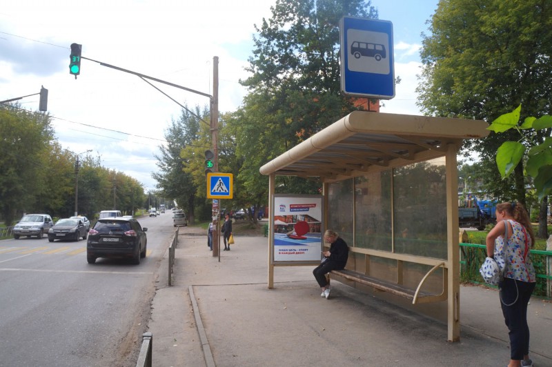 Фотография рекламного носителя, тип: Остановка 1.4x1.6, адрес: Кирова ул., д.171, Тула, Тульская область, Россия. Сторона A №805761