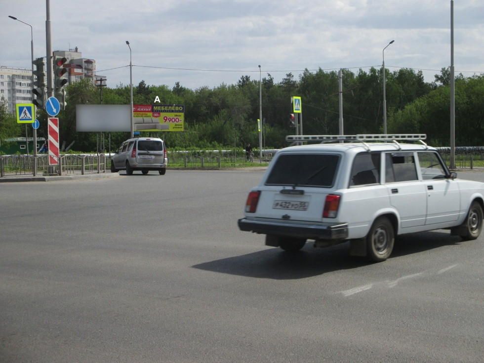 Фотография рекламного носителя, тип: Билборд 3x6, адрес: Заозерная ул., д.27, корп.1, Омск, Омская область, Россия. Сторона А №1009879