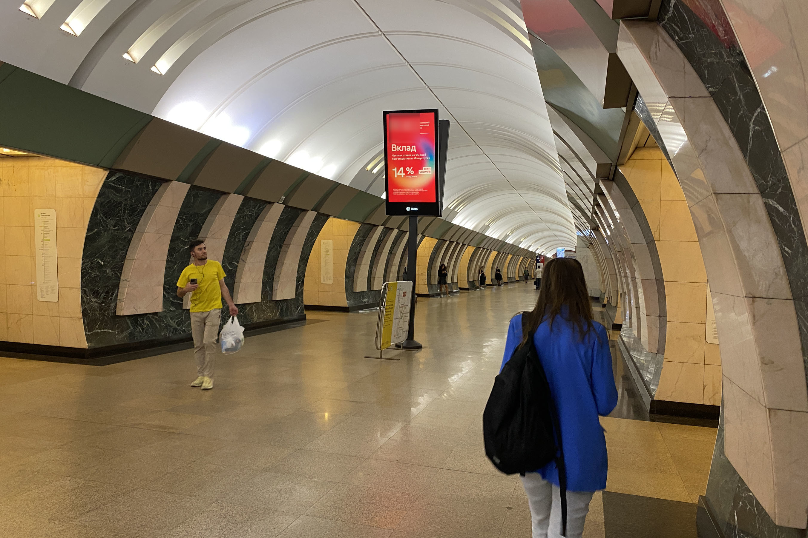 Фотография рекламного носителя, тип: Видеоэкран, адрес: Станция метро «Марьина Роща», линия Люблинско-Дмитровская, Москва, Россия. Сторона/вариант А1 №1055512