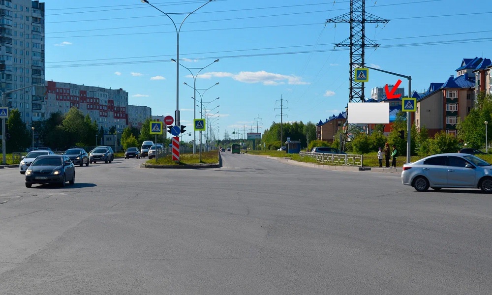 Фотография рекламного носителя, тип: Билборд 3x6, адрес: Интернациональная ул., д.11, поз.1, Нижневартовск, Ханты-Мансийский автономный округ – Югра, Россия. Сторона А №676208