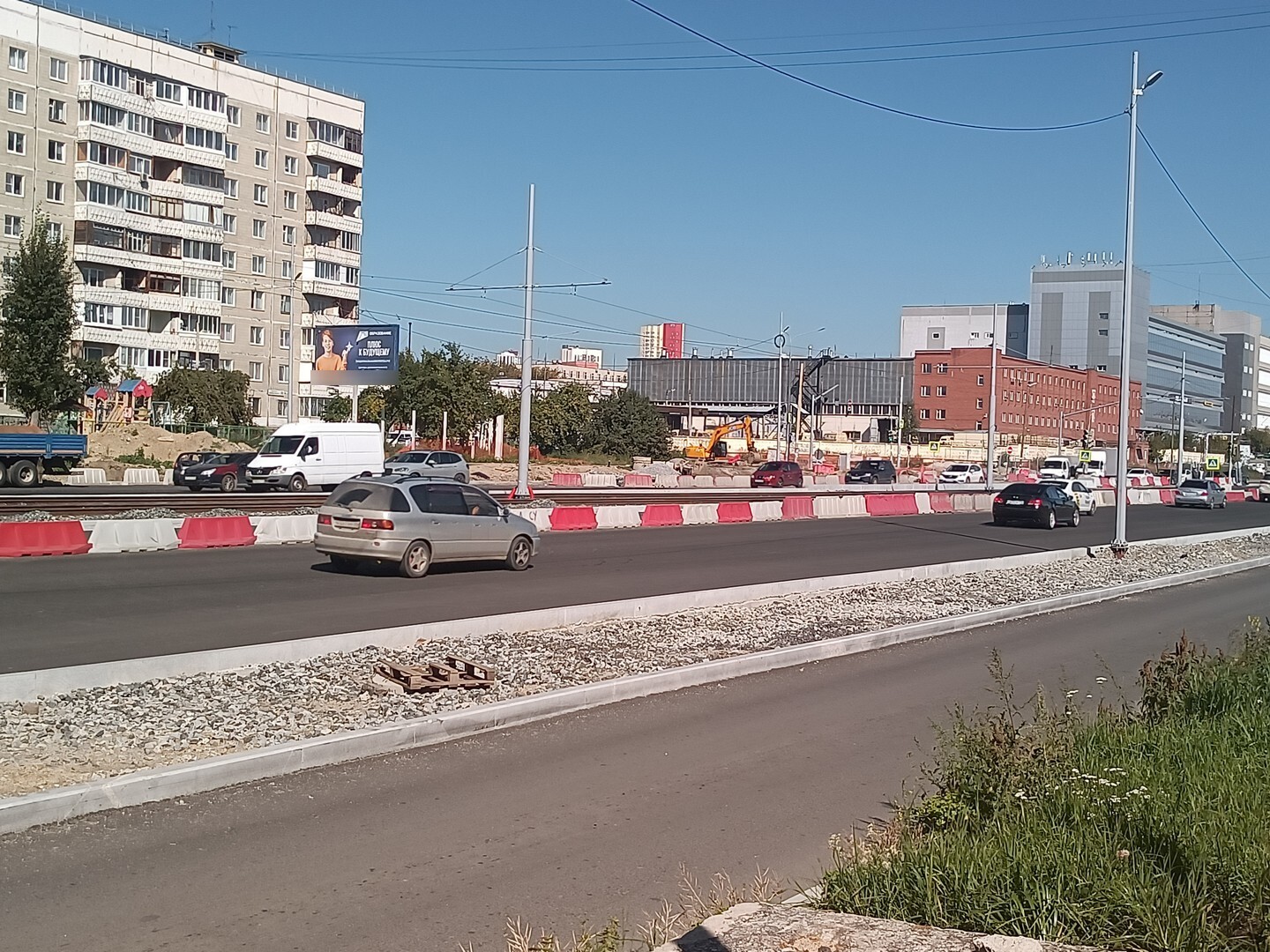 Фотография рекламного носителя, тип: Билборд 3x6, адрес: Серафимы Дерябиной ул., д.30 X Зоологическая ул., Екатеринбург, Свердловская область, Россия. Сторона Б №538619