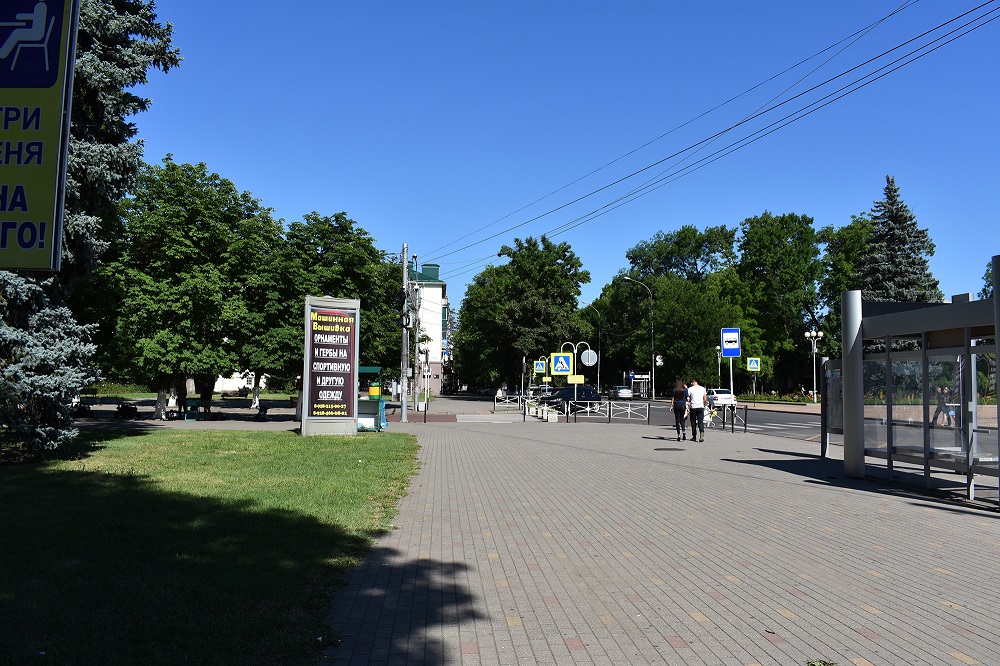 Фотография рекламного носителя, тип: Пиллар 3x1.4, адрес: Краснооктябрьская ул., д.1 Х Пушкина ул., Майкоп, Республика Адыгея, Россия. Сторона С №1053661