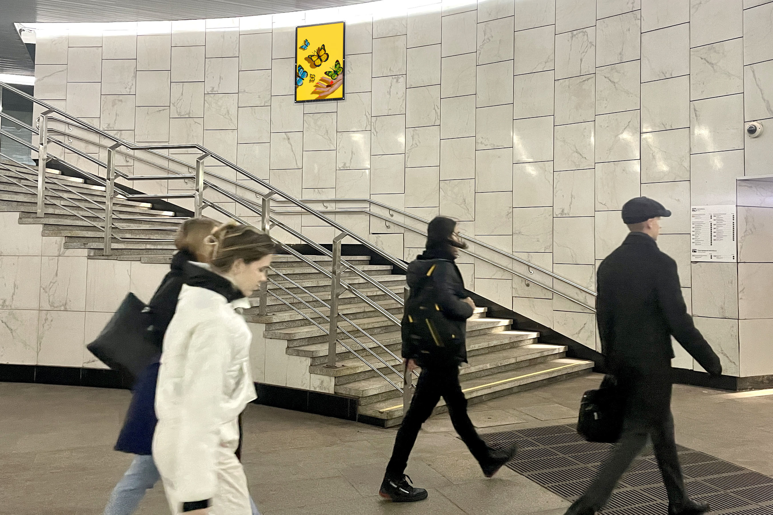 Фотография рекламного носителя, тип: Кристалайт, адрес: Станция метро «Тропарёво», линия Сокольническая, Москва, Россия. Сторона/вариант №1001730