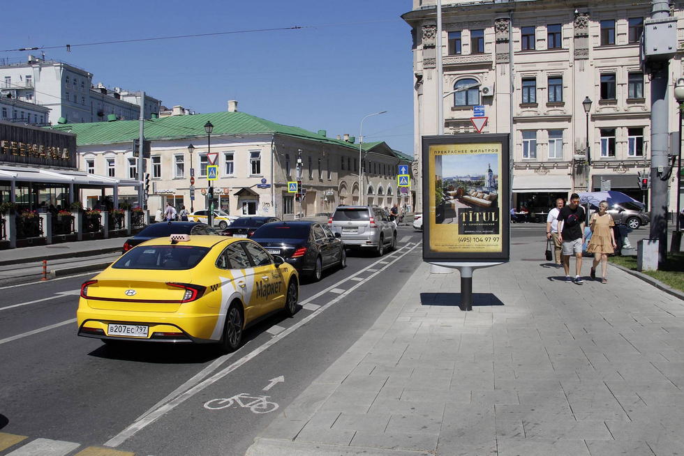 Фотография рекламного носителя, тип: Ситиформат 1.8x1.2, адрес: Покровский б-р. Х Покровка ул., Москва, Россия. Сторона A1-A5 №777038