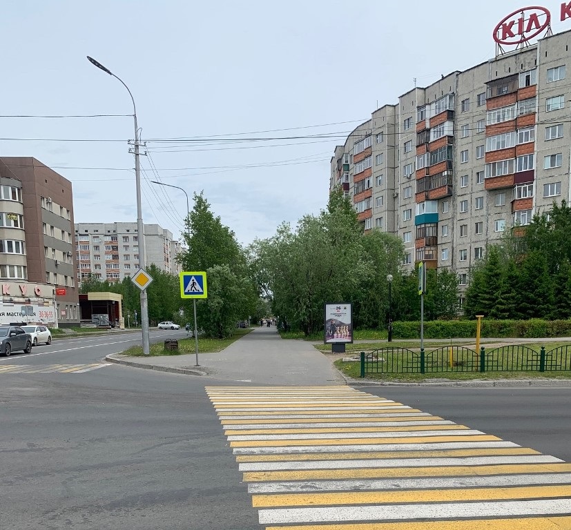 Фотография рекламного носителя, тип: Ситиформат 1.8x1.2, адрес: Ленина пр-т. Х Чехова ул., поз.2, Сургут, Ханты-Мансийский автономный округ – Югра, Россия. Сторона А №960250