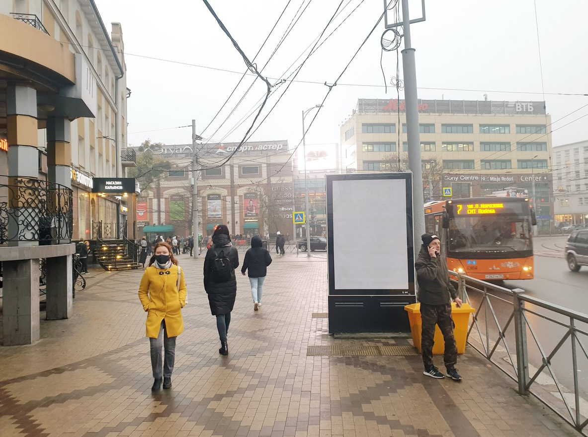 Фотография рекламного носителя, тип: Ситиформат 1.8x1.2, адрес: Черняховского ул. Х Победы пл., поз.1, Калининград, Калининградская область, Россия. Сторона Б1 №974163