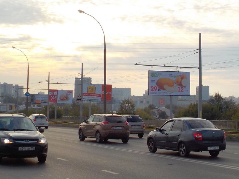 Фотография рекламного носителя, тип: Билборд 3x6, адрес: Набережночелнинский пр-т., мост через р.Челнинка, поз.1, Набережные Челны, Республика Татарстан, Россия. Сторона A №414075