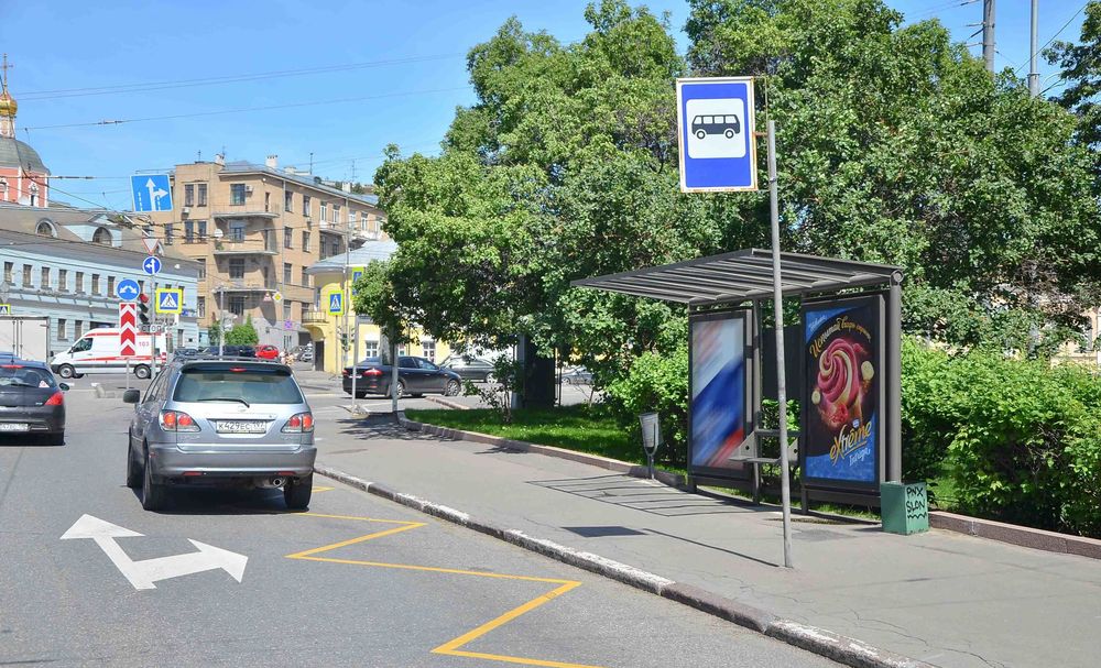 Фотография рекламного носителя, тип: Остановка 1.8x1.2, адрес: Устьинский пр-зд., Москва, Россия. Сторона А1 №335202