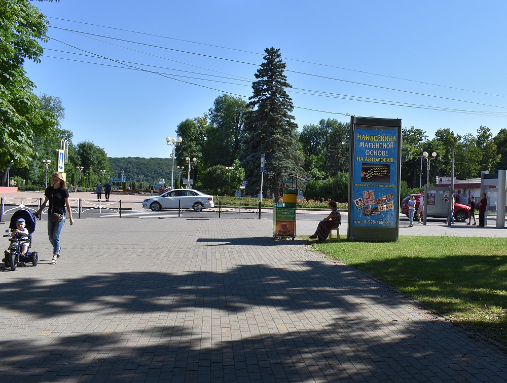Фотография рекламного носителя, тип: Пиллар 3x1.4, адрес: Краснооктябрьская ул., д.1 Х Пушкина ул., Майкоп, Республика Адыгея, Россия. Сторона А №1053659