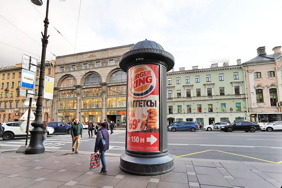 Фотография рекламного носителя, тип: Пиллар 3x1.4, адрес: Невский пр-т., д.20 Х Большая Конюшенная ул., Санкт-Петербург, Россия. Сторона С №639633