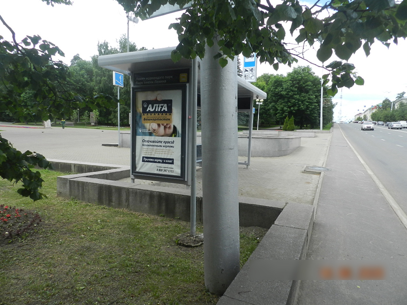 Фотография рекламного носителя, тип: Остановка 1.8x1.2, адрес: Заки Валиди ул., Парк им. Ленина, поз.2, Уфа, Республика Башкортостан, Россия. Сторона Б №827411