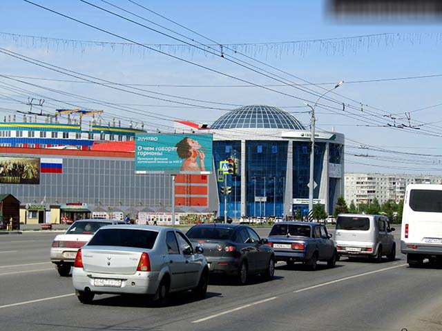 Фотография рекламного носителя, тип: Билборд 3x6, адрес: 70 лет Октября ул., д.25, корп.2, Омск, Омская область, Россия. Сторона Bh1-Bh10 №649680