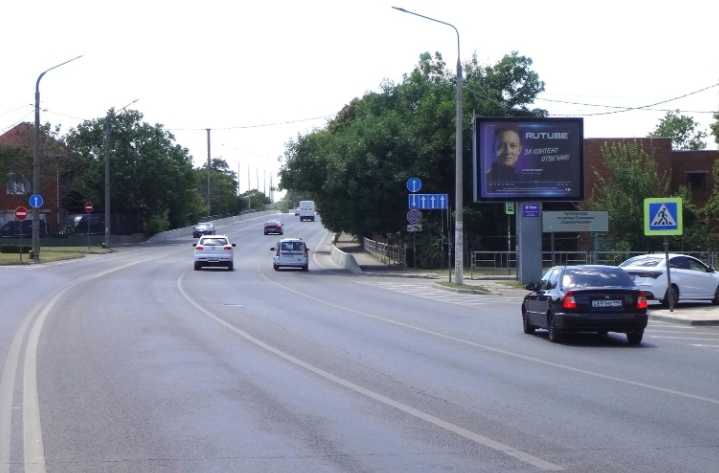 Фотография рекламного носителя, тип: Ситиборд 2.7x3.7, адрес: Суворова ул. Х Тракторный пер., Краснодар, Краснодарский край, Россия. Сторона А №459339