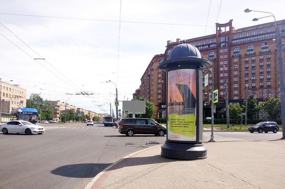 Фотография рекламного носителя, тип: Пиллар 3x1.4, адрес: Нахимова ул., д.3, корп.1 Х Наличная ул., Санкт-Петербург, Россия. Сторона А №658950