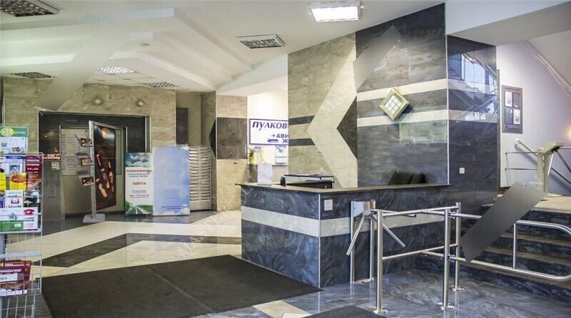 Фотография рекламного носителя, тип: Диспенсер листовок, адрес: Бизнес-центр «Адмирал», Митрофаньевское ш., д.2, Санкт-Петербург, Россия. Сторона/вариант №657010