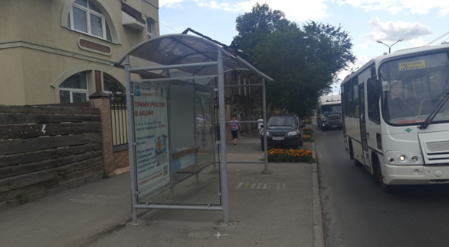 Фотография рекламного носителя, тип: Остановка 1.8x1.2, адрес: Фрунзе ул., д. 33А Х Пионерская ул., Саки, Республика Крым, Россия. Сторона В2 №1081017