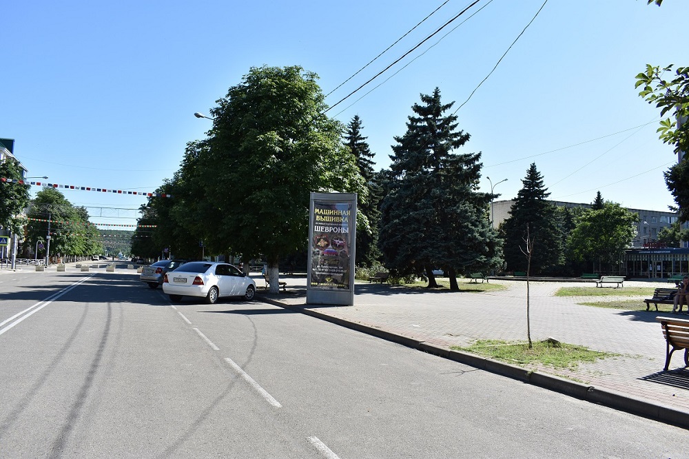 Фотография рекламного носителя, тип: Пиллар 3x1.4, адрес: Краснооктябрьская ул., "Алмаз", Майкоп, Республика Адыгея, Россия. Сторона С №1053658