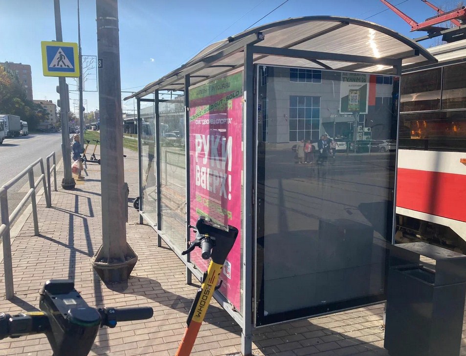 Фотография рекламного носителя, тип: Остановка 1.8x1.2, адрес: Ново-Садовая ул., д.301, ост. ТЦ "Апельсин", Самара, Самарская область, Россия. Сторона B1 №975396