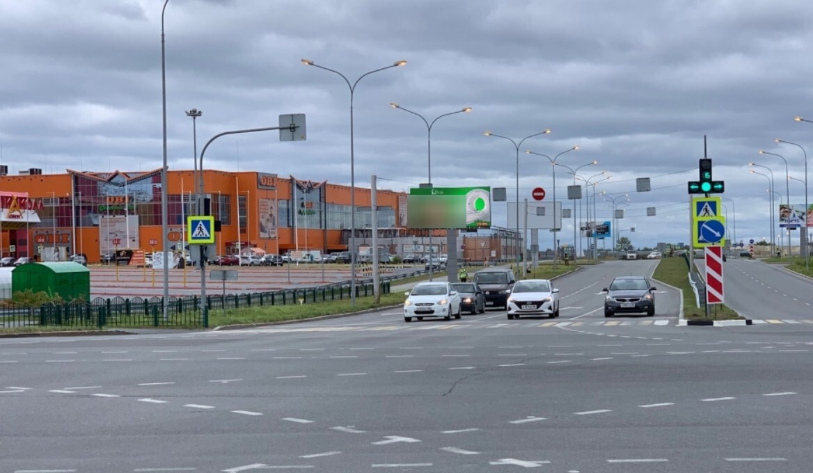 Фотография рекламного носителя, тип: Билборд 3x6, адрес: Никольская ул., 50м после выезда с парковки ТРЦ Сити Молл, Сургут, Ханты-Мансийский автономный округ – Югра, Россия. Сторона Б №960099