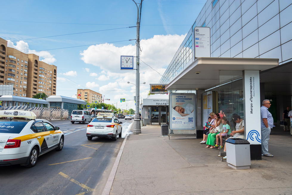 Фотография рекламного носителя, тип: Остановка 1.8x1.2, адрес: Крутицкий 3-й пер., д.18, Москва, Россия. Сторона А1-А5 №334085