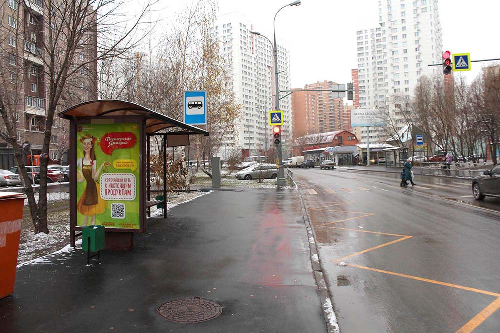 Фотография рекламного носителя, тип: Остановка 1.8x1.2, адрес: Полубоярова Маршала ул., д.10, поз.1, Москва, Россия. Сторона Б №943893