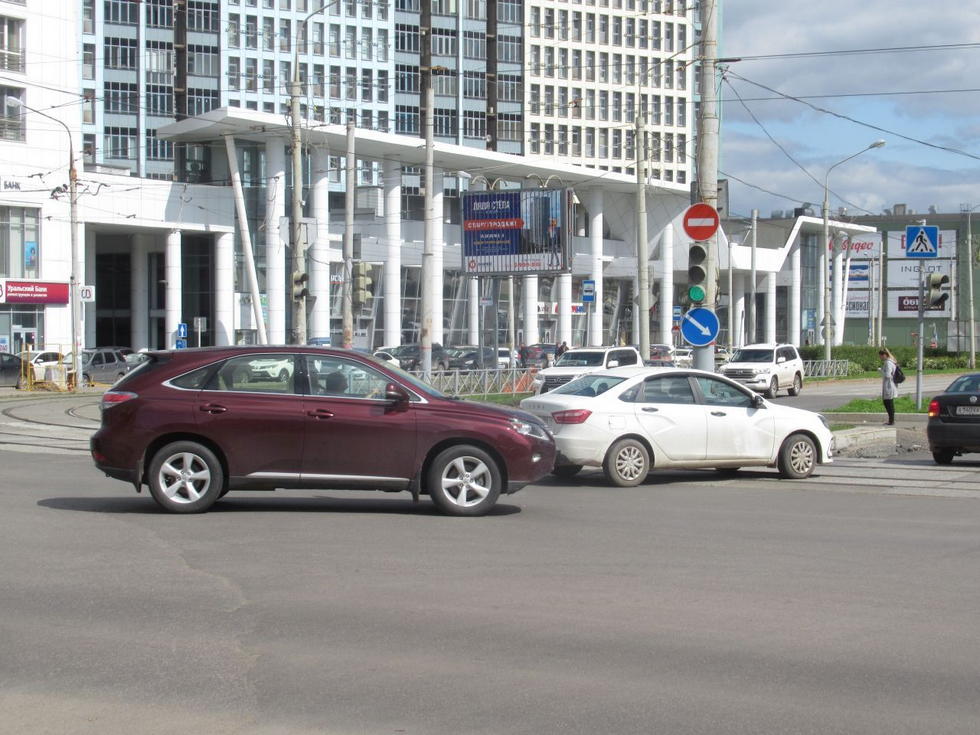 Фотография рекламного носителя, тип: Ситиборд 2.7x3.7, адрес: Революции ул. Х Сибирская ул., поз.1, Пермь, Пермский край, Россия. Сторона B1-B3 №755883