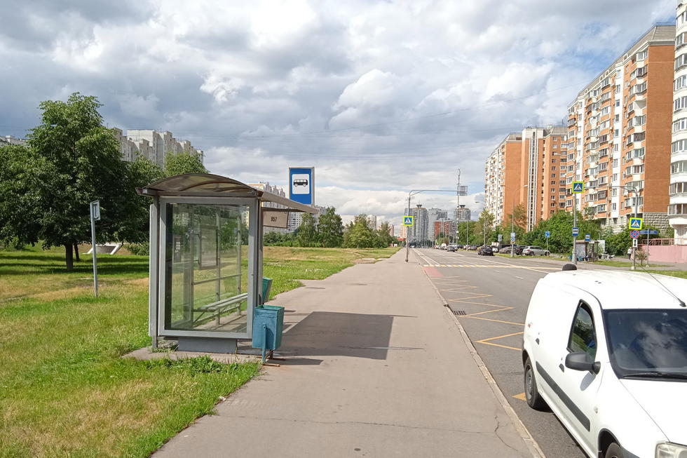 Фотография рекламного носителя, тип: Остановка 1.8x1.2, адрес: Перервинский б-р., д.21, Москва, Россия. Сторона Б №931856
