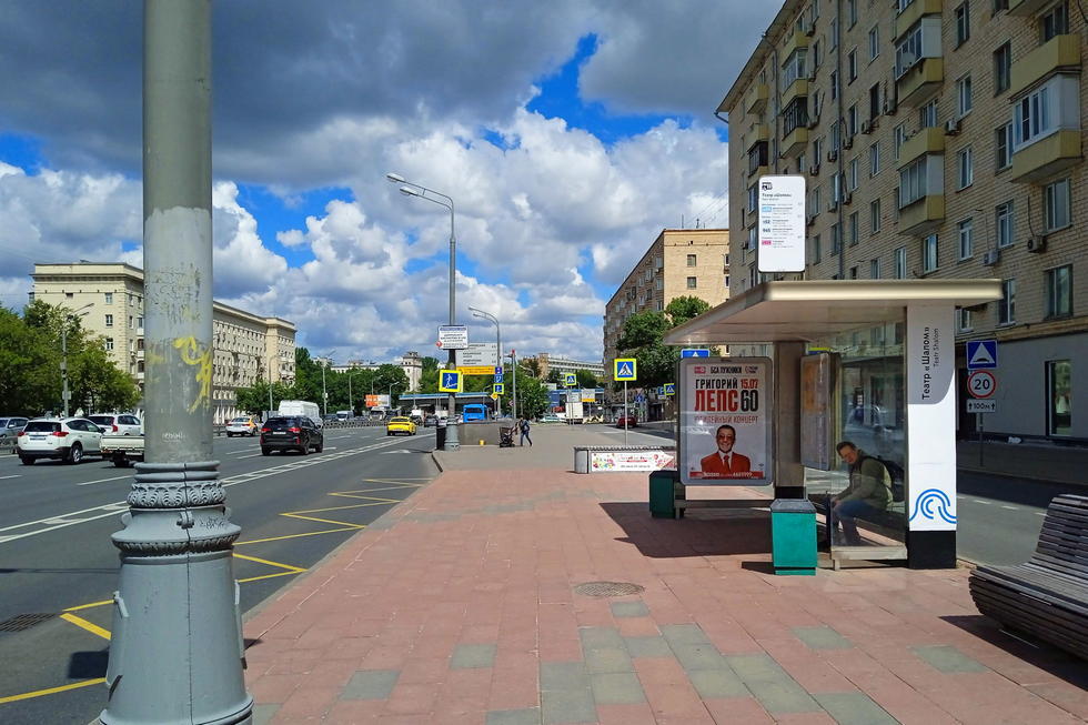 Фотография рекламного носителя, тип: Остановка 1.8x1.2, адрес: Варшавское ш., д.71, корп.1, Москва, Россия. Сторона А №923846