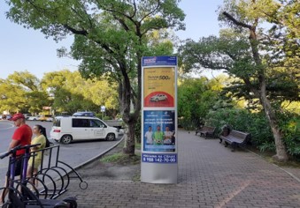 Фотография рекламного носителя, тип: Нестандартный ситиформат, адрес: Черноморская ул., Зимний Театр, из центра, Сочи, Краснодарский край, Россия. Сторона A2 №757554