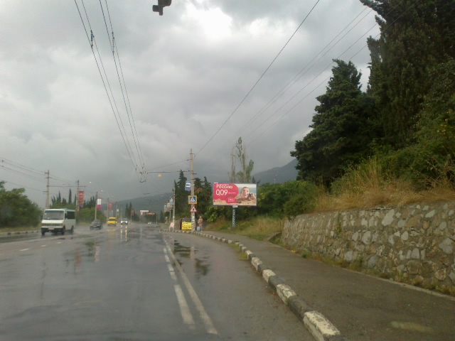 Фотография рекламного носителя, тип: Билборд 3x6, адрес: Южнобережное ш., 58 500м, Алушта, Республика Крым, Россия. Сторона A №411400