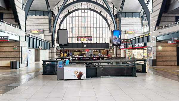 Фотография рекламного носителя, тип: Видеоэкран, адрес: ЖД вокзал «Ладожский», Заневский пр-т., д.73, Санкт-Петербург, Россия. Сторона/вариант A1-А10 №1060508