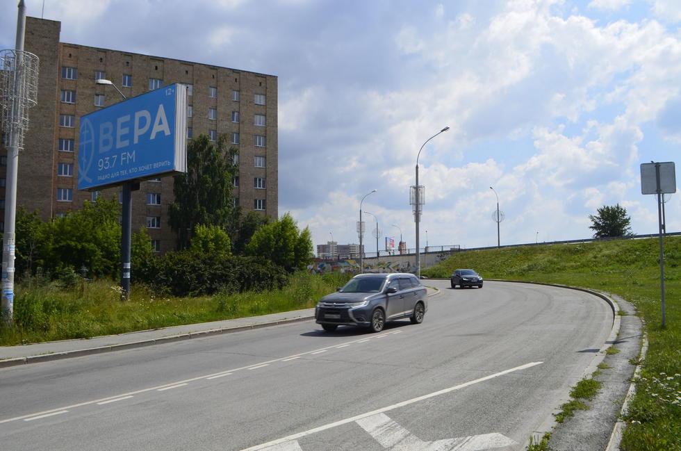 Фотография рекламного носителя, тип: Билборд 3x6, адрес: Репина ул., д.19 Х Токарей ул., Екатеринбург, Свердловская область, Россия. Сторона Б №943939