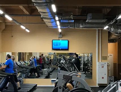 Фотография рекламного носителя, тип: Видеоэкран, адрес: Фитнес-центр «Fitness House на Ладожской», Карла Фаберже пл., д.8, Санкт-Петербург, Россия. Сторона/вариант 1 №981101