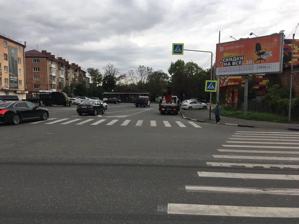 Фотография рекламного носителя, тип: Билборд 3x6, адрес: Чапаева ул. Х Кесаева ул., Владикавказ, Республика Северная Осетия – Алания, Россия. Сторона А1-А3 №1057430