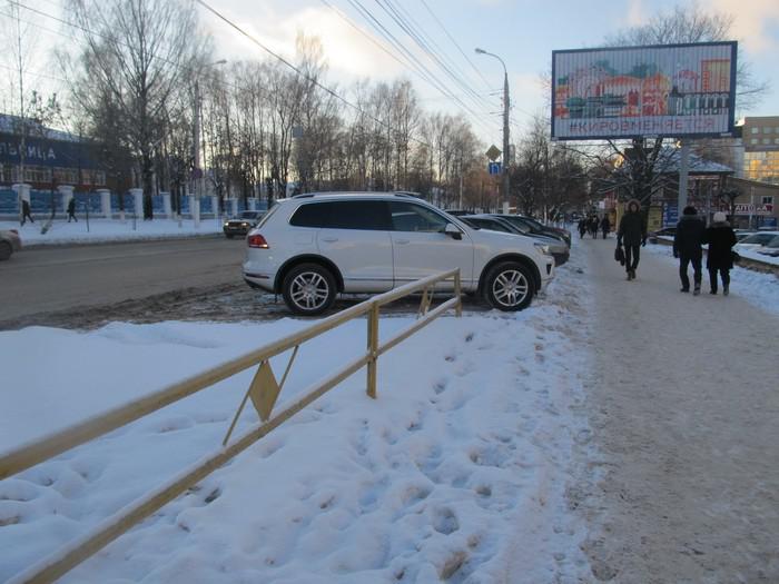 Фотография рекламного носителя, тип: Билборд 3x6, адрес: Воровского ул., д.43, Киров, Кировская область, Россия. Сторона А1-А3 №804936