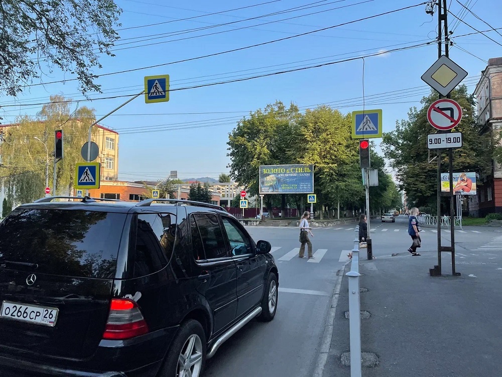 Фотография рекламного носителя, тип: Билборд 3x6, адрес: Джанаева ул. Х Тамаева ул., Владикавказ, Республика Северная Осетия – Алания, Россия. Сторона A1-А3 №984032