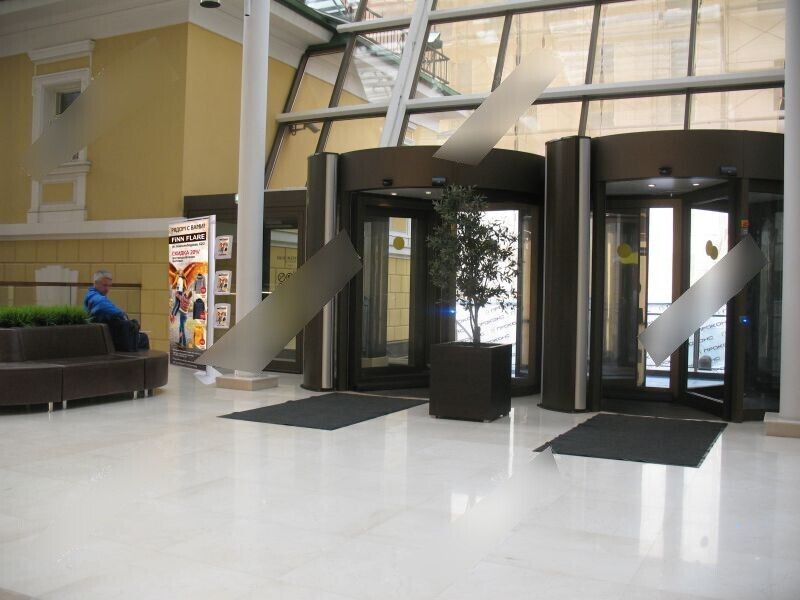 Фотография рекламного носителя, тип: Диспенсер листовок, адрес: Бизнес-центр «Смоленский Пассаж», Смоленская пл., д.3, Москва, Россия. Сторона/вариант №655101