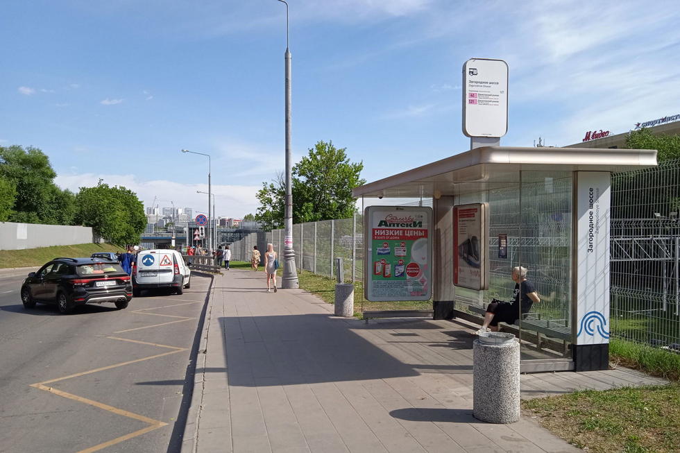 Фотография рекламного носителя, тип: Остановка 1.8x1.2, адрес: Проектируемый пр-зд., № 3855 Х Загородное ш., д.15, корп.1, Москва, Россия. Сторона А №932103