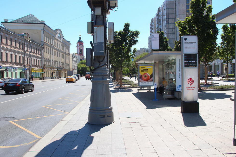 Фотография рекламного носителя, тип: Остановка 1.8x1.2, адрес: Люсиновская ул., д.2, поз.2, Москва, Россия. Сторона А1 №334211