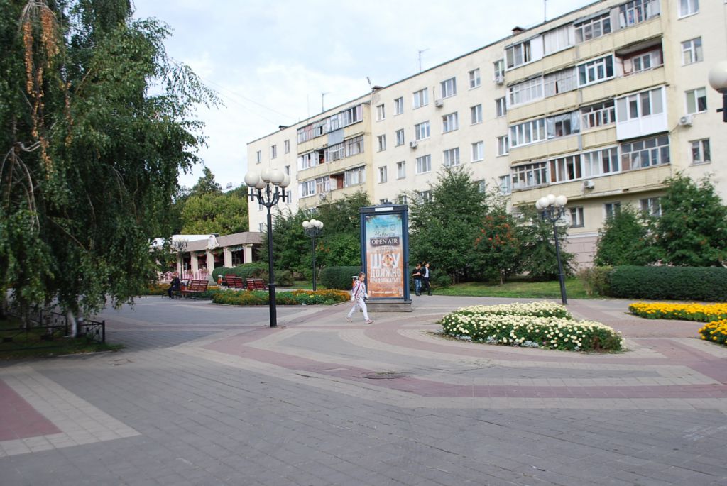 Фотография рекламного носителя, тип: Пиллар 3x1.4, адрес: 50-летия Белгородской обл. ул., ТЦ "Овен", Белгород, Белгородская область, Россия. Сторона C №344091