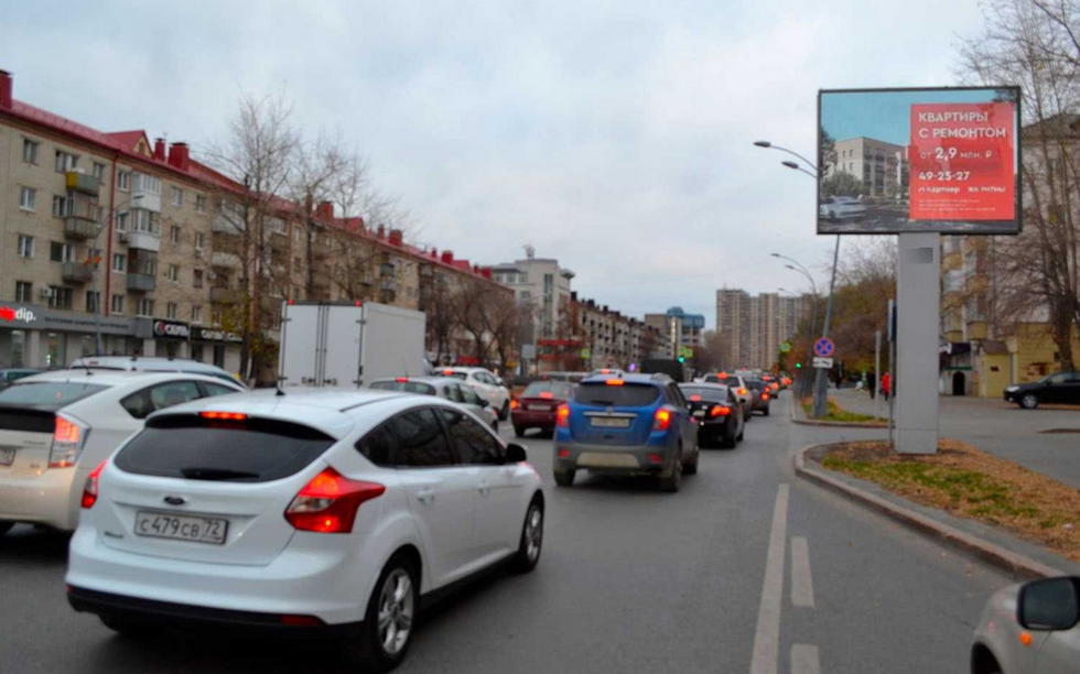 Фотография рекламного носителя, тип: Ситиборд 2.7x3.7, адрес: Мельникайте ул., д.90, Тюмень, Тюменская область, Россия. Сторона A1-A5 №1023736