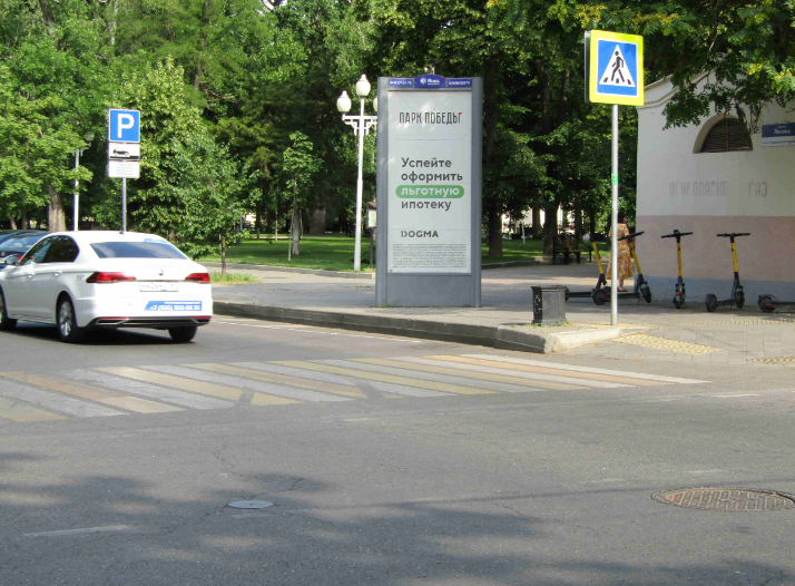 Фотография рекламного носителя, тип: Пиллар 3x1.4, адрес: Красноармейская ул., д.50/1, Краснодар, Краснодарский край, Россия. Сторона А №458641