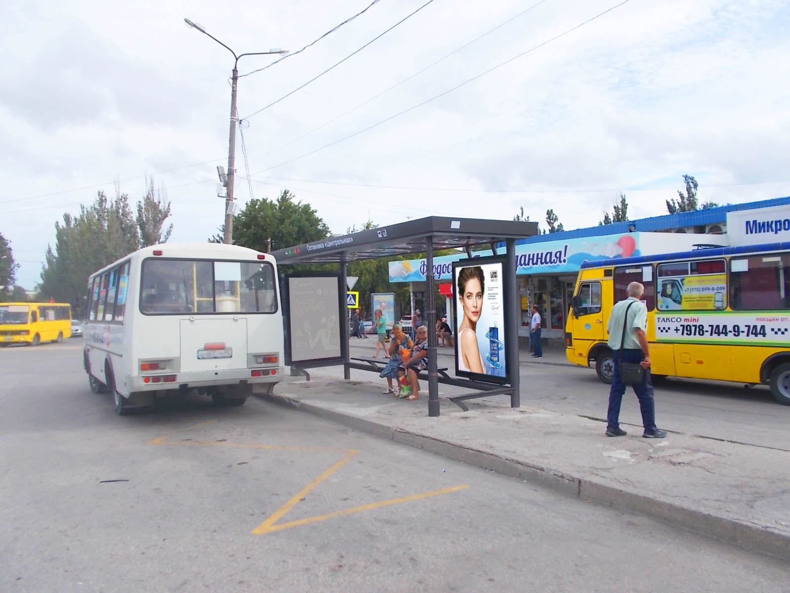 Фотография рекламного носителя, тип: Остановка 1.8x1.2, адрес: Советская ул. Х Назукина ул., ост. Центральная, поз.1, Феодосия, Республика Крым, Россия. Сторона A2 №843685