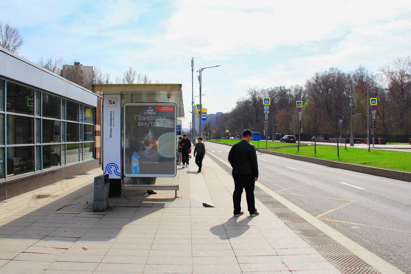 Фотография рекламного носителя, тип: Остановка 1.8x1.2, адрес: Дыбенко ул., д.42, Москва, Россия. Сторона Б1 №996367